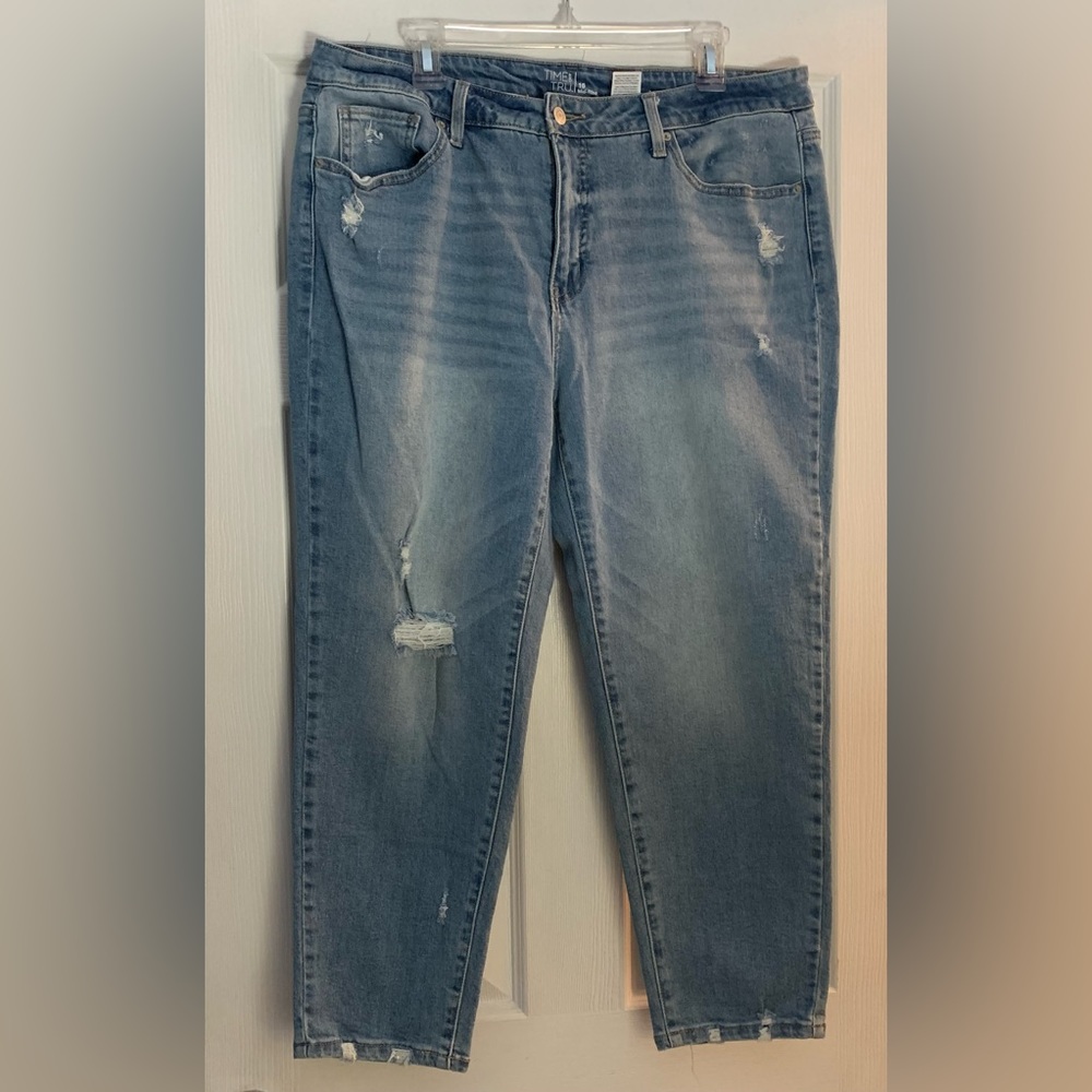 Ladies Women’s TIME AND TRU Mid Rise distressed jeans.  Ankle crop.